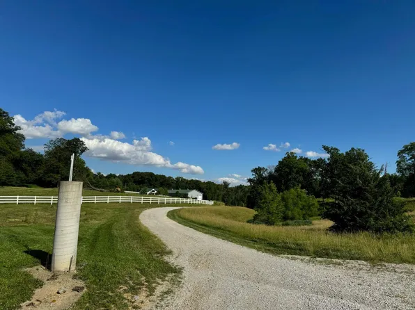 8106 Maple Grove Rd, Troy, IL 62294