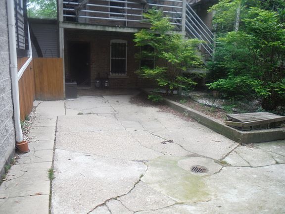 2nd image of 1506 W Erie St APT 2R