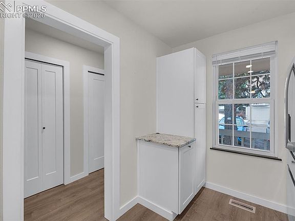 5th image of 532 Shady Crest Cir