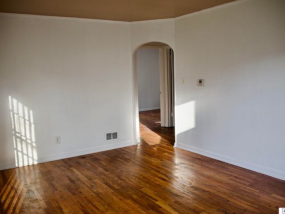 5th image of 4317 Pratt St