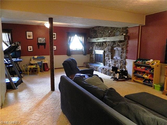 1st image of 956 Marilyn Dr