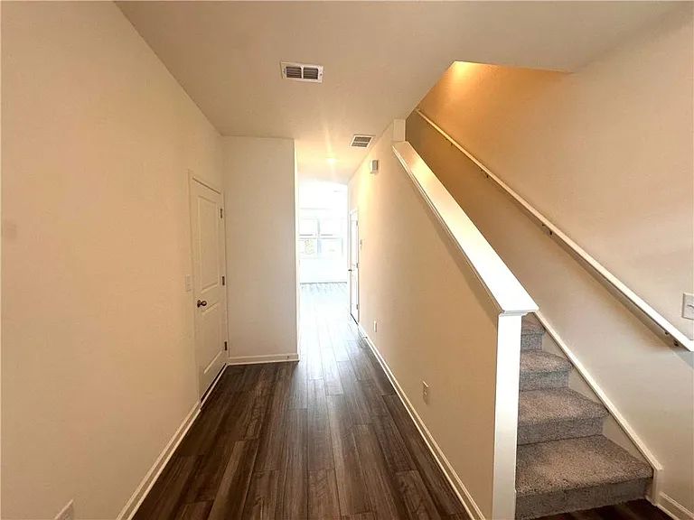 423 Towson St — Photo 5