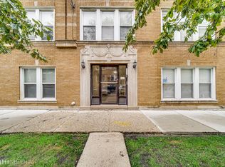 4006 W Nelson St, Chicago, IL 60641
