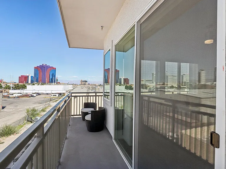 Lura Vegas Apartments — Photo 9