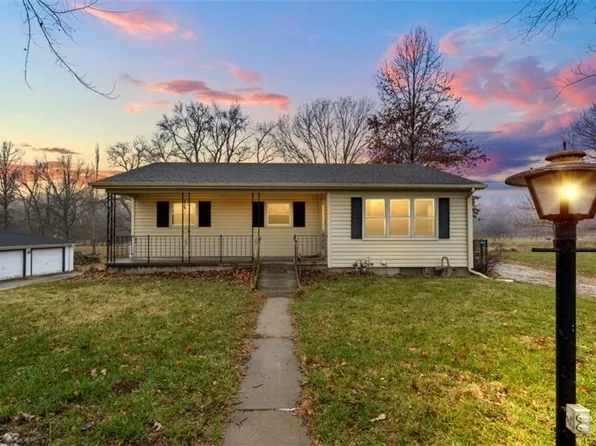 6306 NW Waukomis Dr, Kansas City, MO 64151