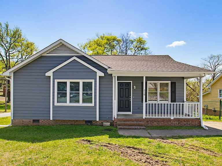 210 E McCulloch St — Photo 1