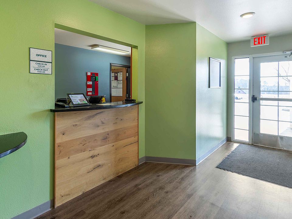 Lobby and Guest Check-in