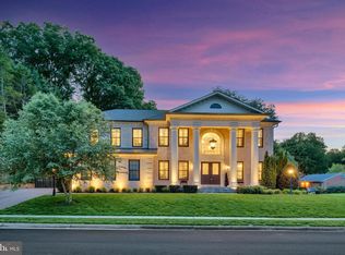 7108 Penguin Pl, Falls Church, VA 22043