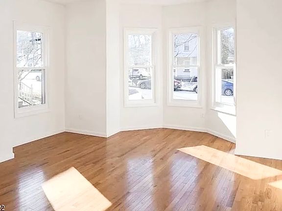 4th image of 101 2nd St #2