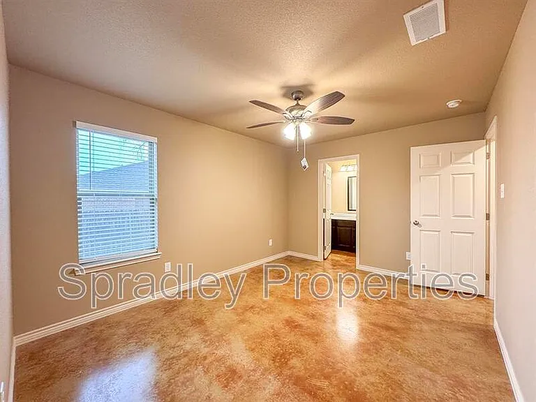 1047B Edwards Dr — Photo 17