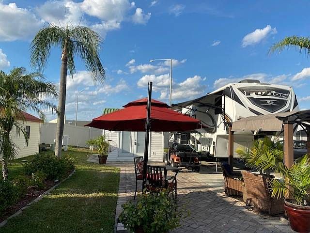 1st image of 905 Saint George Dr