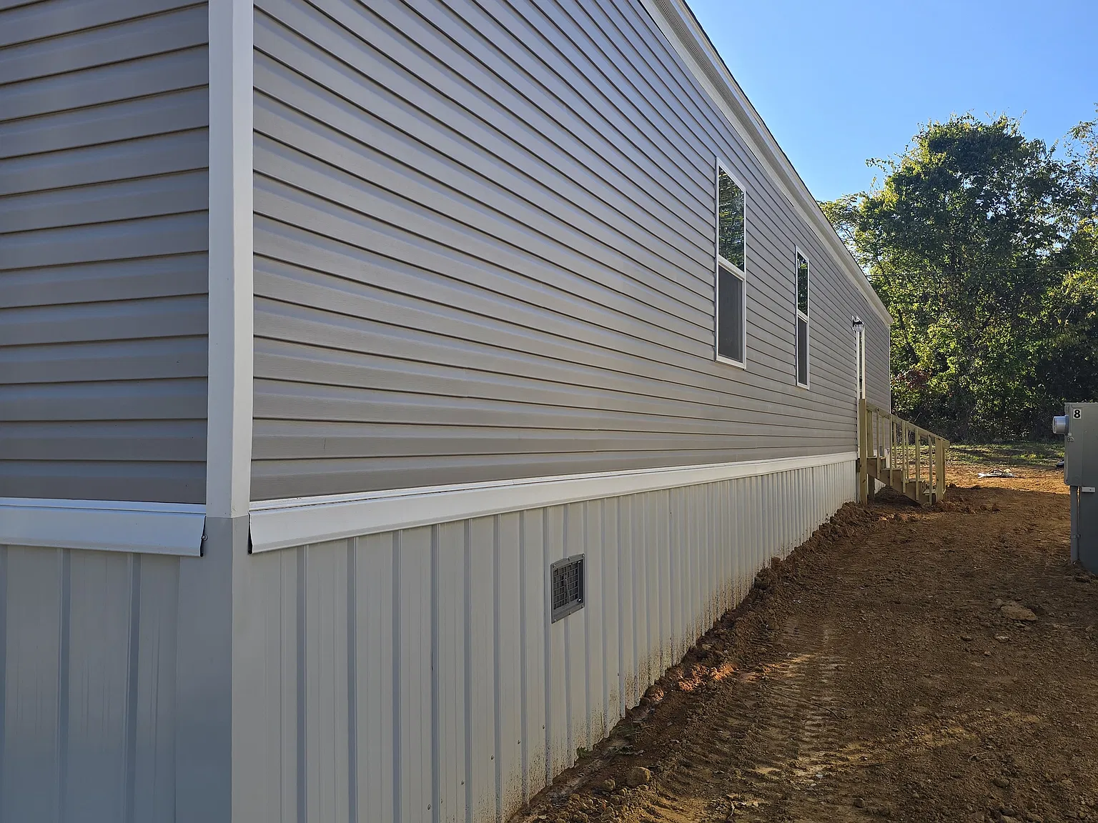 360 Hill St — Photo 2
