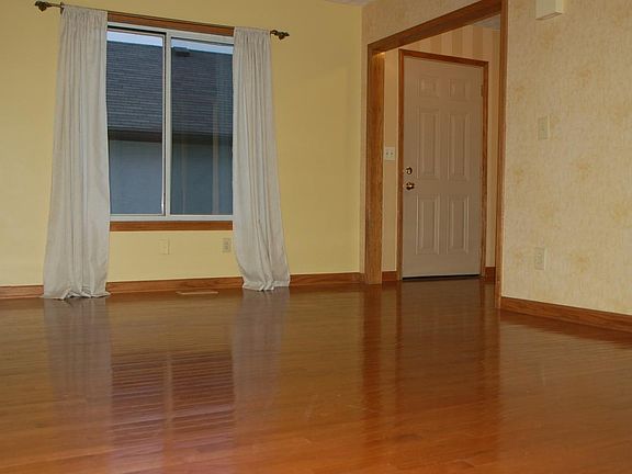 3rd image of 6975 Dublin Village Dr