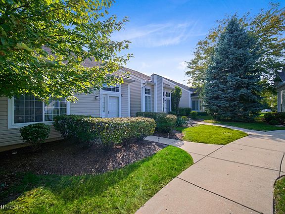 4th image of 317 E Victoria Cir #3
