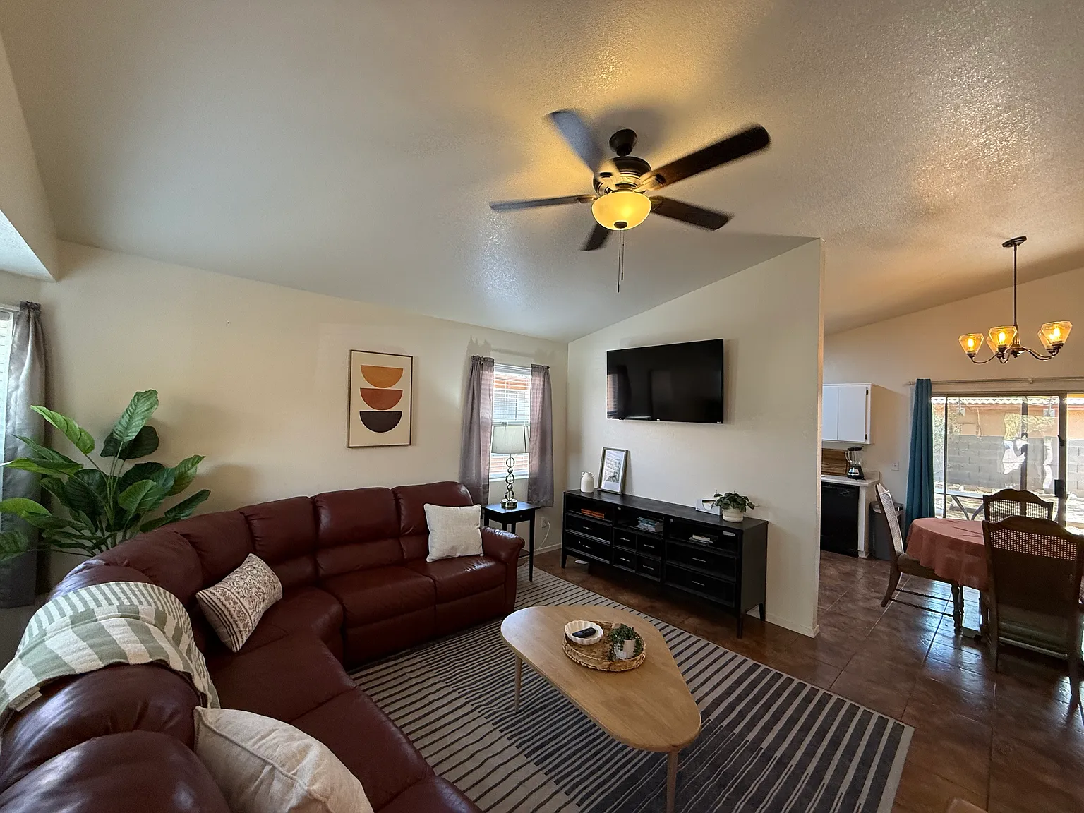 2 bed, 960 sqft, $1,995 — Photo 3