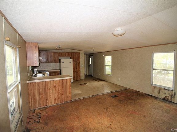 3rd image of 4115 Lamar Ave