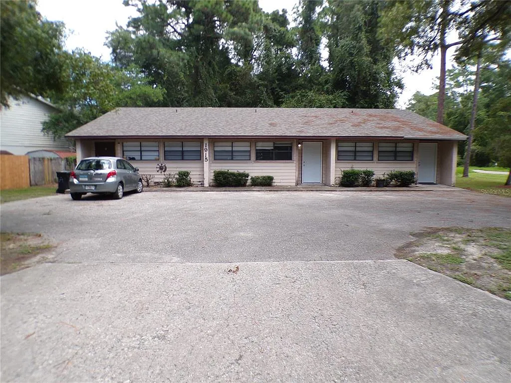 2 bed, 1.0 bath, 2430 sqft, $1,275 — Photo 1