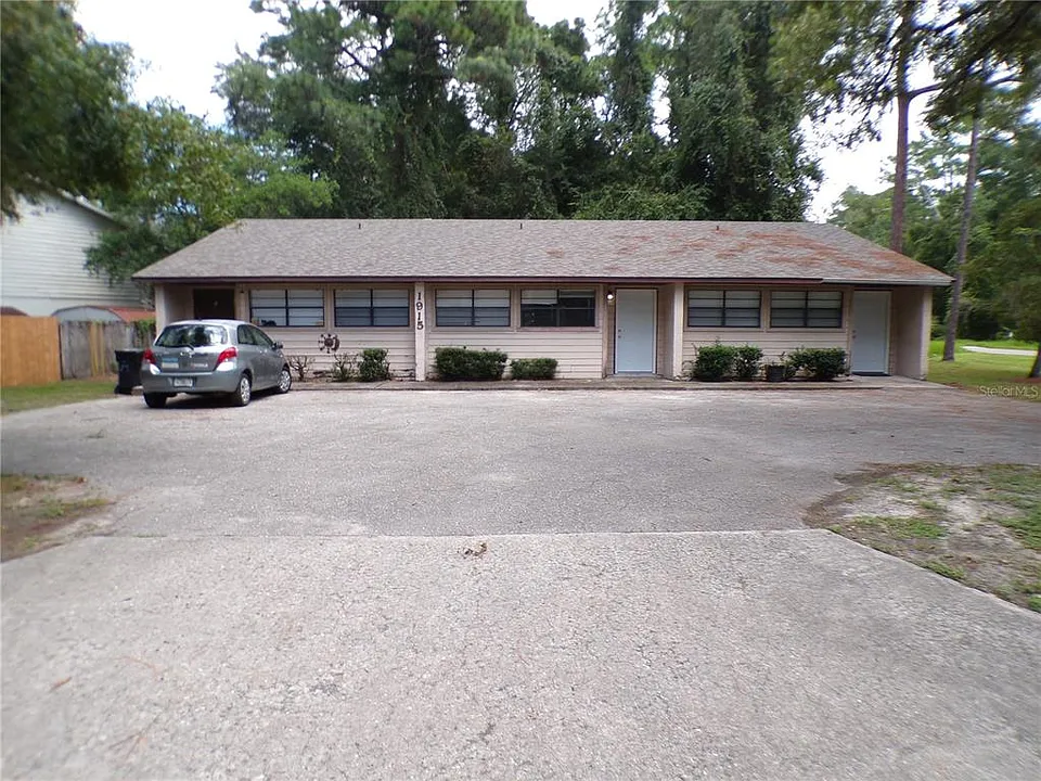 1915 SW 70th Ter