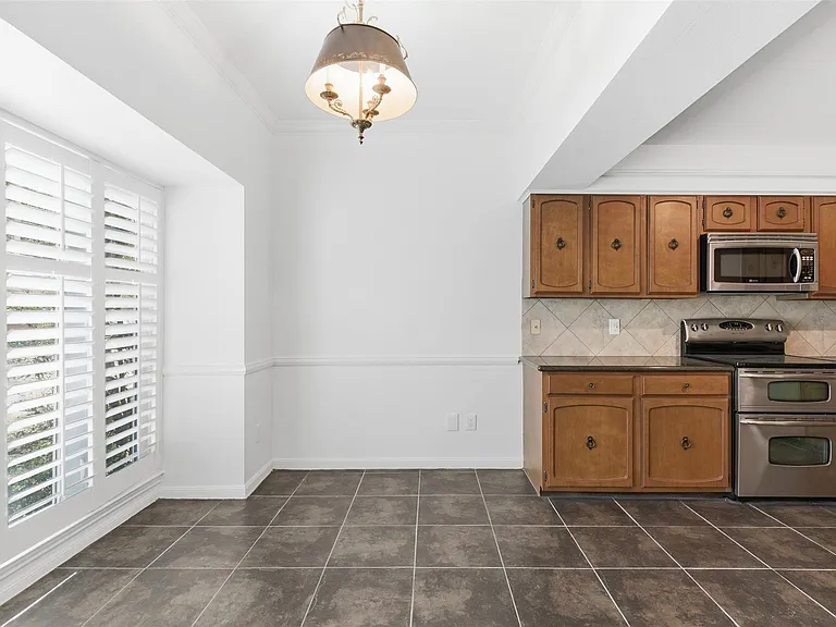 8614 Oakford Dr — Photo 5