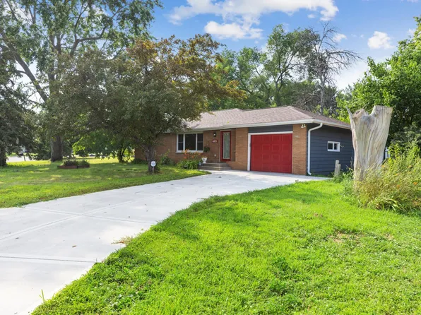 6825 W Broadway Ave, Brooklyn Park, MN 55428