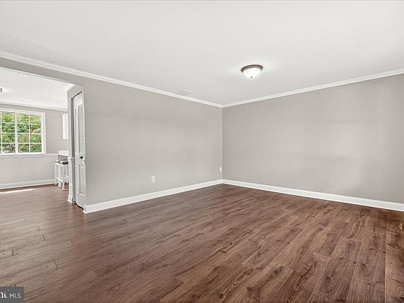 5th image of 1740 Heather Ln