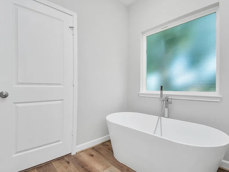 2355 Hoskins Dr — Photo 25