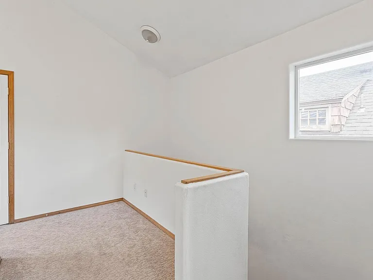 3328 NE 74th Ave — Photo 12