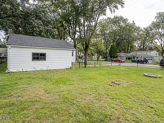 5th image of 5203 Adella St