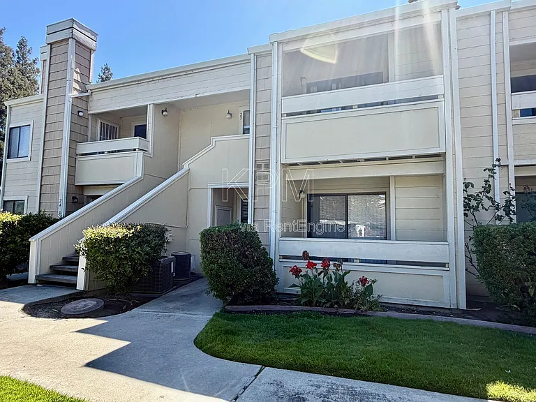 1537 Pyrenees Ave #22 — Photo 1