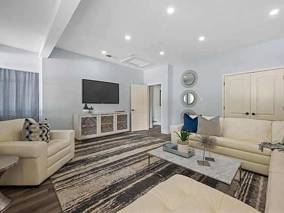4th image of 5100 Plumas Ln