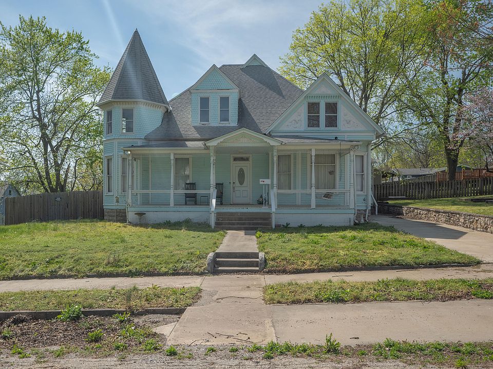 1st image of 205 N Elm Street