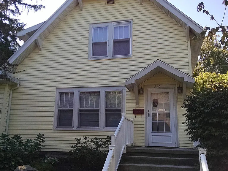 710 E 1st St — Photo 2