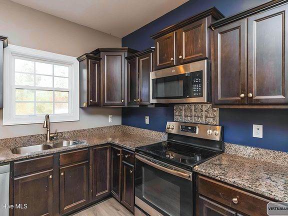 4th image of 203 Knob Hill Drive