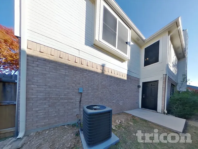 513 Valley View Dr — Photo 15