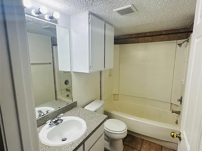 2401 Leon St #307 — Photo 18