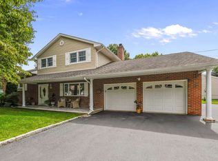 14 Pinewood Dr, Milltown, NJ 08850