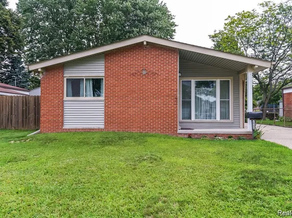 26298 Tawas St, Madison Heights, MI 48071