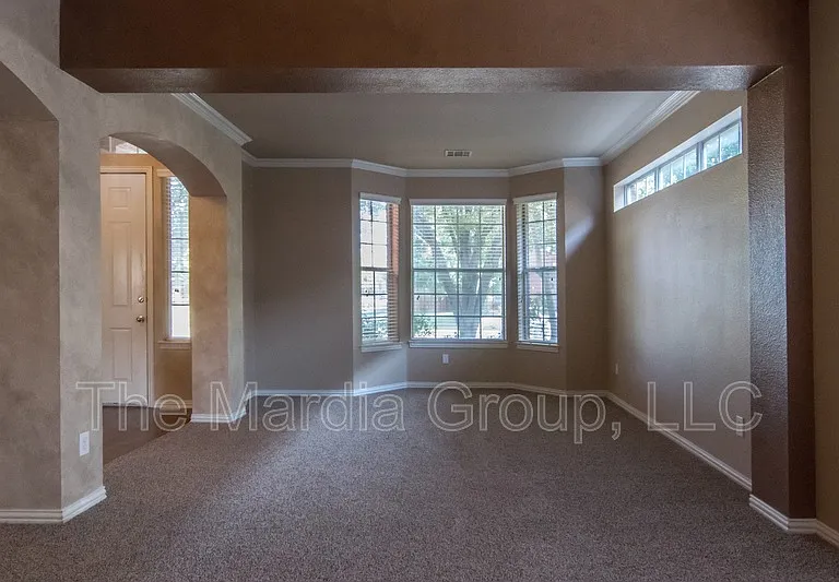 5403 Exeter Dr — Photo 4