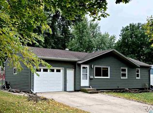 1508 S Point Dr, Sioux Falls, SD 57103