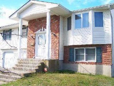 26 Mariners Cir, West Islip, NY, 11795