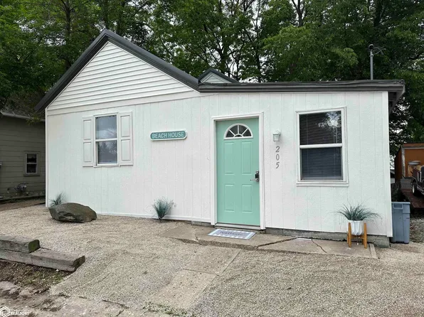 205 Asbury Dr, Clear Lake, IA 50428
