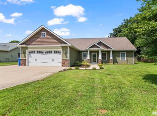 203 S Barn Hollow Dr, Athens, IL 62613