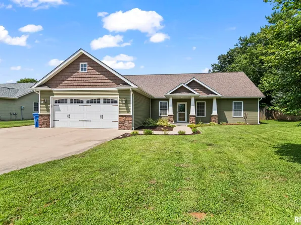 203 S Barn Hollow Dr, Athens, IL 62613
