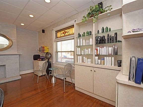 4th image of 3737 Mount Vernon Ave