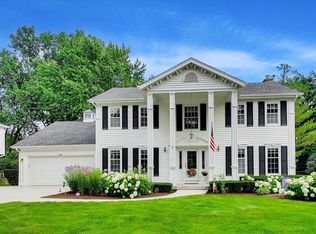 916 S Dymond Rd, Libertyville, IL 60048