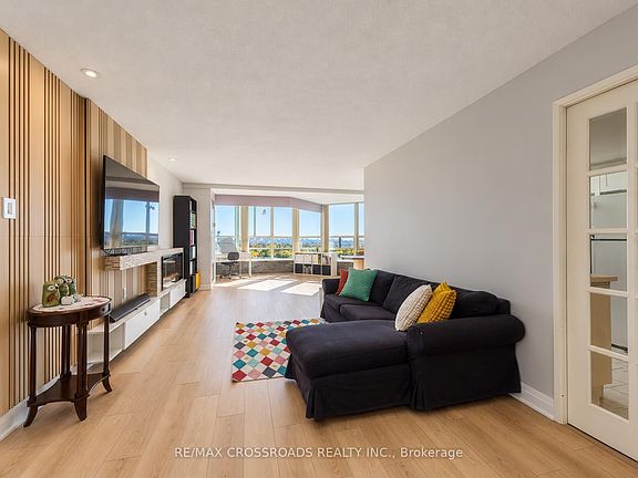 3rd image of 7825 Bayview Ave #1308