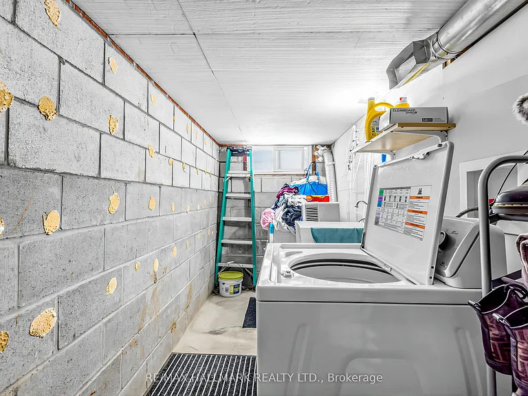 10 Hartley Ave #BASEMENT — Photo 20