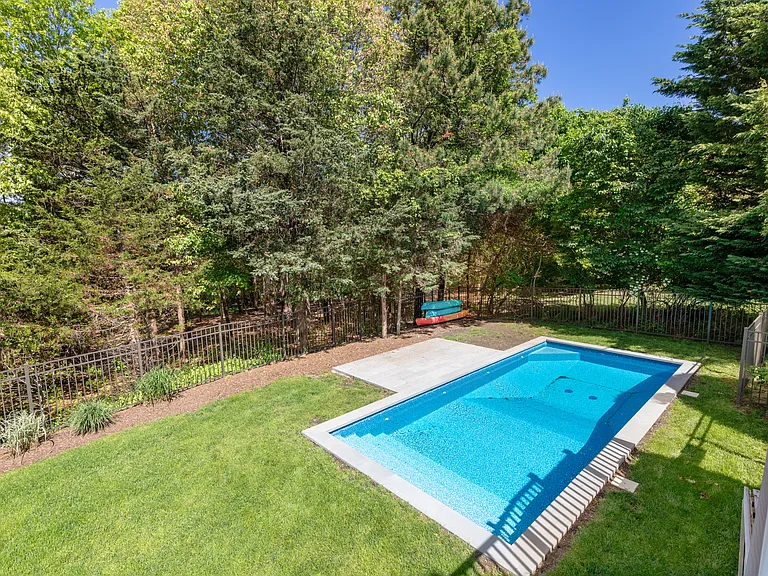 11 Pine Grove Ct — Photo 6