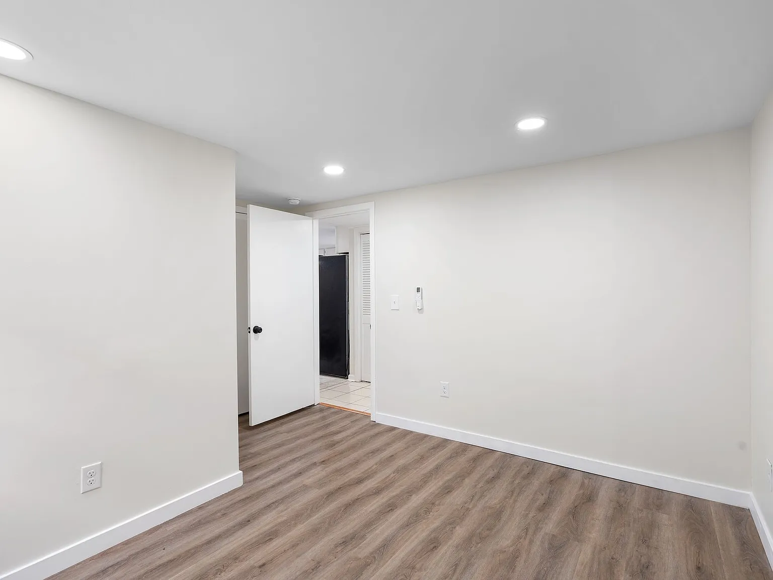 1036 Seymour Avenue - B — Photo 4