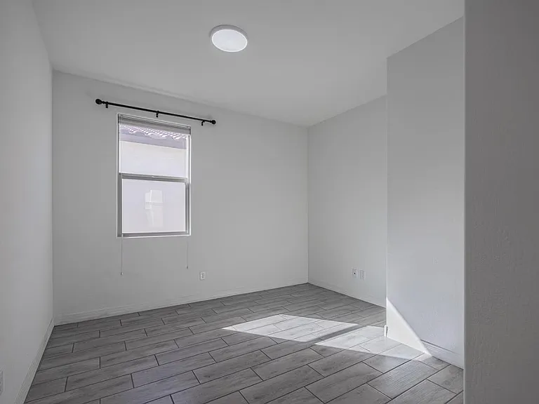 5726 S 30th Gln — Photo 23
